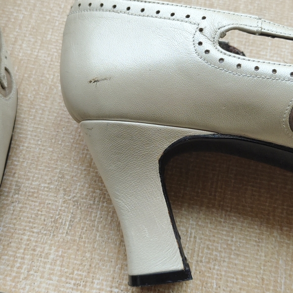 Ladies strappy leather heels. Size USA 8 1/2 Narrow.Vintage - Picture 3 of 8